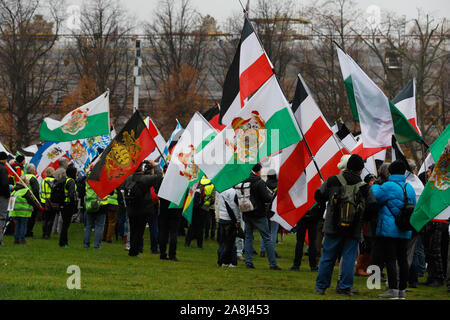 Berlin, Berlin / Germania, Novembre 9 / 2019. I membri del Reich movimento di cittadini organizzare un ascensore al Lustgarten nella città di Berlino. Foto Stock