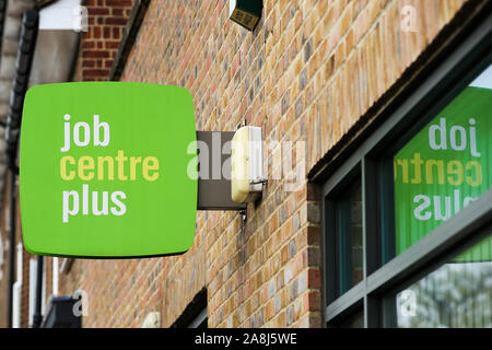 Londra, Regno Unito. 9 Nov, 2019. Un centro di lavoro segno è visto al di fuori del suo centro di Londra ufficio. Credito: Dinendra Haria/SOPA Immagini/ZUMA filo/Alamy Live News Foto Stock