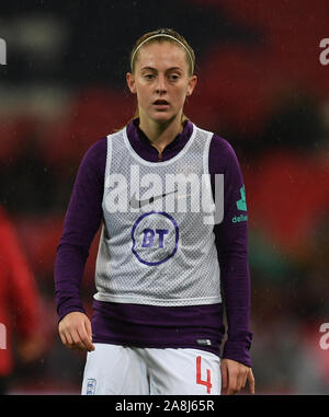 Lo stadio di Wembley, Londra, Regno Unito. 9 Nov, 2019. Internazionale di Calcio femminile amichevole, Inghilterra donne contro la Germania donne; Keira Walsh, di Inghilterra si riscalda - Editoriale usare carte di credito: Azione Plus sport/Alamy Live News Foto Stock