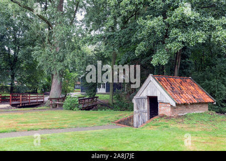 Dutch open-air museum con piccolo capannone per il rimessaggio invernale potoatoes Foto Stock