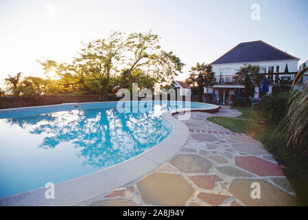 Guernsey. Herm Island. White House Hotel. Piscina all'aperto. Foto Stock