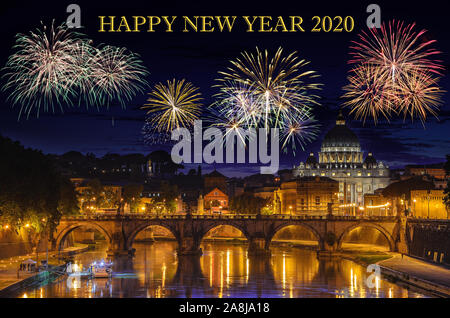 La vigilia di capodanno e fuochi d'artificio su Roma città, Italia Foto Stock