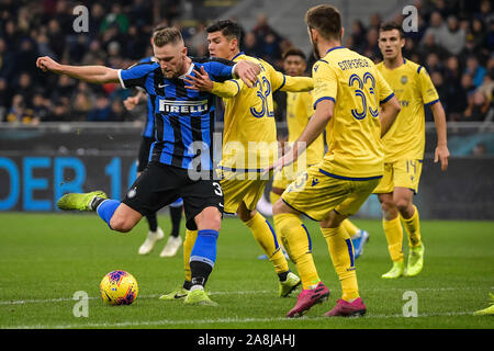 Verona, Italia. 9 Nov, 2019. Milano Skriniar di FC Internazionale durante la Serie A match tra Inter e Milan e Hellas Verona allo Stadio San Siro di Milano, Italia il 9 novembre 2019. Foto di Mattia Ozbot. Credit: UK Sports Pics Ltd/Alamy Live News Foto Stock