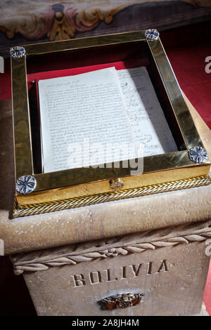 Boliviano della dichiarazione di indipendenza all'Independence Hall presso la Casa de la Libertad o casa di libertà nel quartiere storico di Sucre, Bolivia Foto Stock