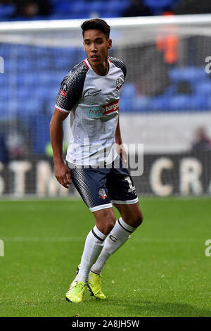 Bolton, Regno Unito. 09Nov, 2019. BOLTON INGHILTERRA - Novembre 9th Bolton è Adam Chicksen in azione durante la FA Cup match tra Bolton Wanderers e la Plymouth Argyle al Reebok Stadium, Bolton sabato 9 novembre 2019. (Credit: Eddie Garvey | MI News) La fotografia può essere utilizzata solo per il giornale e/o rivista scopi editoriali, è richiesta una licenza per uso commerciale Credito: MI News & Sport /Alamy Live News Foto Stock