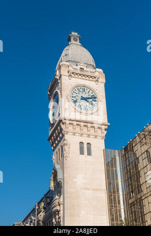 Parigi, gare de Lyon, stazione ferroviaria, facciata e orologio Foto Stock