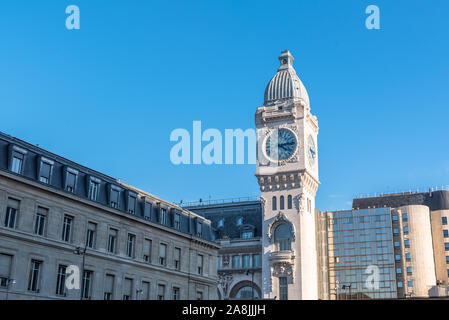 Parigi, gare de Lyon, stazione ferroviaria, facciata e orologio Foto Stock