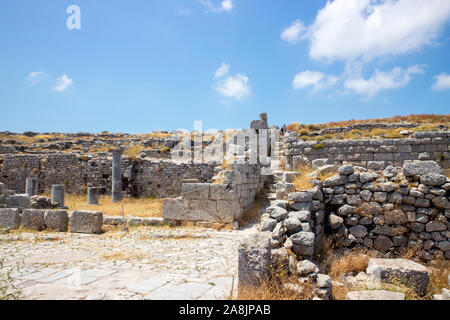 Antica Thera, Santorini/Grecia-17LUG2019: Antica Thera è un antica città sulla cima della montagna Messavouno sull'isola greca di Santorini. Foto Stock