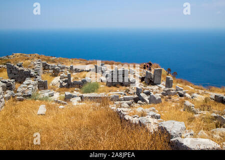 Antica Thera, Santorini/Grecia-17LUG2019: Antica Thera è un antica città sulla cima della montagna Messavouno sull'isola greca di Santorini. Foto Stock