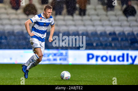 Il principe Kiyan Foundation Stadium, Londra, Regno Unito. 9 Nov, 2019. Todd Kane del Queens Park Rangers con la palla durante il cielo EFL scommessa match del campionato tra Queens Park Rangers e Middlesbrough al principe Kiyan Foundation Stadium, Londra, Inghilterra. Foto di Phil Hutchinson. Solo uso editoriale, è richiesta una licenza per uso commerciale. Nessun uso in scommesse, giochi o un singolo giocatore/club/league pubblicazioni. Credit: UK Sports Pics Ltd/Alamy Live News Foto Stock