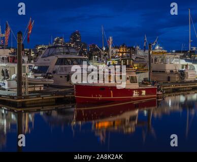 Barche ormeggiate nel porto interno, Victoria, BC, Canada. Foto Stock