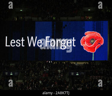 Londra, Regno Unito. 09Nov, 2019. Minuti di silenzio per il giorno dell'Armistizio (data effettiva è Novembre 11th) prima della womens amichevole internazionale tra Inghilterra e Germania allo Stadio di Wembley a Londra, Inghilterra. Infine la Germania ha vinto il gioco 2-1 con il vincitore proveniente nel novantesimo minuto. Credito: SPP Sport Stampa foto. /Alamy Live News Foto Stock