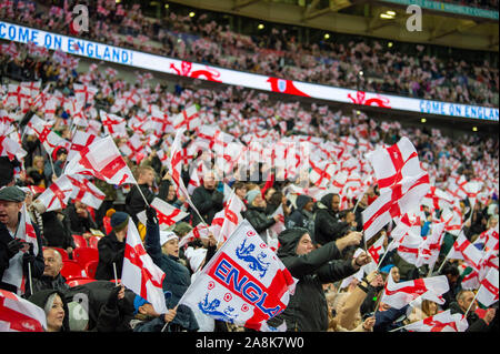 Londra, Regno Unito. 09Nov, 2019. Tifosi inglesi prima della womens amichevole internazionale tra Inghilterra e Germania allo Stadio di Wembley a Londra, Inghilterra. Infine la Germania ha vinto il gioco 2-1 con il vincitore proveniente nel novantesimo minuto. Credito: SPP Sport Stampa foto. /Alamy Live News Foto Stock