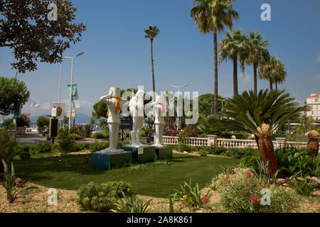 Sculture nel giardino Boulevard de la Croisette Cannes Costa Azzurra Francia Foto Stock