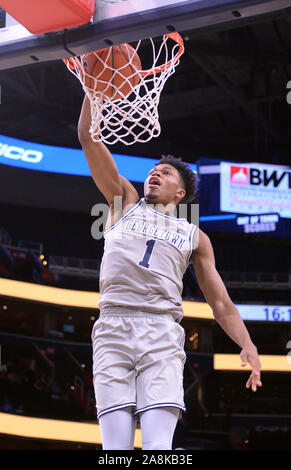 Washington, DC, Stati Uniti d'America. 9 Nov, 2019. 20191109 - Georgetown avanti JAMORKO PICKETT (1) schiacciate contro il Central Arkansas nella seconda metà a capitale una arena a Washington. Credito: Chuck Myers/ZUMA filo/Alamy Live News Foto Stock