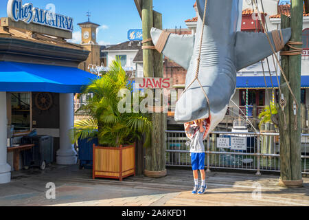 Chez Alcatraz, informali, a piedi fino Bar, Fisherman's Wharf e ganasce attrazione, Universal Studios, Orlando, Florida, Stati Uniti d'America Foto Stock