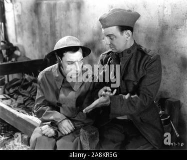 BUSTER KEATON e Cliff Edwards in DOUGHBOYS aka avanti Marzo 1930 direttore Edward Sedgwick un Buster Keaton Produzione Metro Goldwyn Mayer Foto Stock