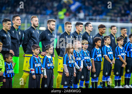 La squadra Hellas Verona durante Inter vs Hellas Verona, Milano, Italia, 09 Nov 2019, Calcio Calcio italiano di Serie A del campionato Gli uomini Foto Stock