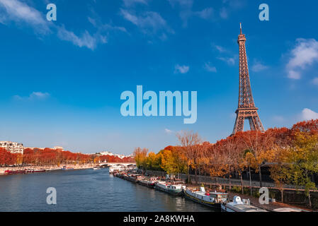 Parigi, Torre Eiffel in autunno, panorama dal ponte Bir Hakeim Foto Stock
