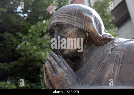 Madre Teresa un monumento a Skopje in Macedonia Foto Stock