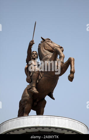 Statua di Alessandro il Grande nel centro di Skopje, Macedonia Foto Stock