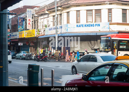 Georgetown Penang - 25 Aprile 2019 : vista la mattina nella città circondata da edifici coloniali. Foto Stock