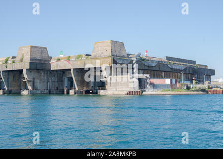 La base sottomarina nel Porto di Lorient, Morbihan in Bretagna Foto Stock