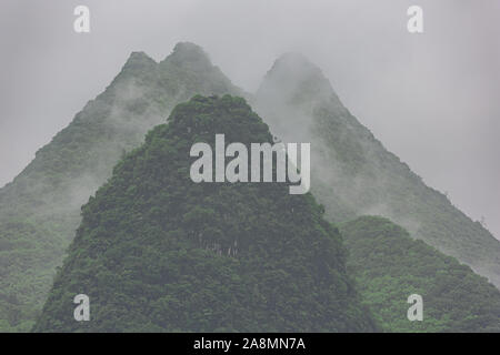 Close up di forma conica, sulle colline vicino a Yangshuo sul Fiume Li vicino a Guilin Foto Stock