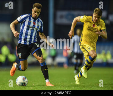 9 novembre 2019, Hillsborough, Sheffield, Inghilterra; Sky scommessa campionato, Sheffield Mercoledì v Swansea City : Giacobbe Murphy (14) di Sheffield mercoledì e Jake Bidwell (24) di Swansea City competere per la palla. Credito: Dean Williams/news immagini Foto Stock