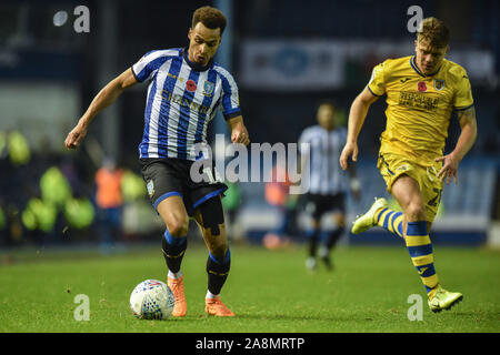 9 novembre 2019, Hillsborough, Sheffield, Inghilterra; Sky scommessa campionato, Sheffield Mercoledì v Swansea City : Giacobbe Murphy (14) di Sheffield mercoledì e Jake Bidwell (24) di Swansea City competere per la palla. Credito: Dean Williams/news immagini Foto Stock