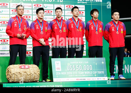 Tokyo Metropolitan Gymnasium, Tokyo, Giappone. Decimo Nov, 2019. China Team group (CHN), 10 novembre 2019 - Tennis da tavolo : 2019 ITTF World Team Cup uomini squadra Cerimonia di Premiazione tra Cina 3-1 Corea del Sud a Tokyo Metropolitan Gymnasium, Tokyo, Giappone. Credito: Naoki Morita AFLO/sport/Alamy Live News Foto Stock