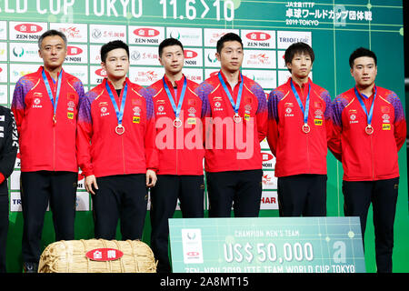 Tokyo Metropolitan Gymnasium, Tokyo, Giappone. Decimo Nov, 2019. China Team group (CHN), 10 novembre 2019 - Tennis da tavolo : 2019 ITTF World Team Cup uomini squadra Cerimonia di Premiazione tra Cina 3-1 Corea del Sud a Tokyo Metropolitan Gymnasium, Tokyo, Giappone. Credito: Naoki Morita AFLO/sport/Alamy Live News Foto Stock