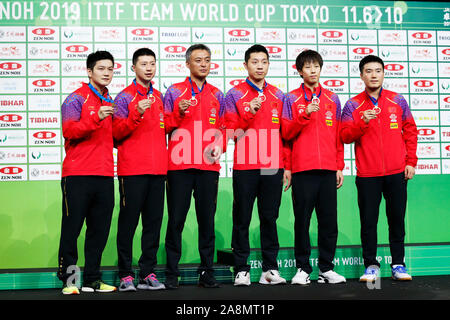 Tokyo Metropolitan Gymnasium, Tokyo, Giappone. Decimo Nov, 2019. China Team group (CHN), 10 novembre 2019 - Tennis da tavolo : 2019 ITTF World Team Cup uomini squadra Cerimonia di Premiazione tra Cina 3-1 Corea del Sud a Tokyo Metropolitan Gymnasium, Tokyo, Giappone. Credito: Naoki Morita AFLO/sport/Alamy Live News Foto Stock