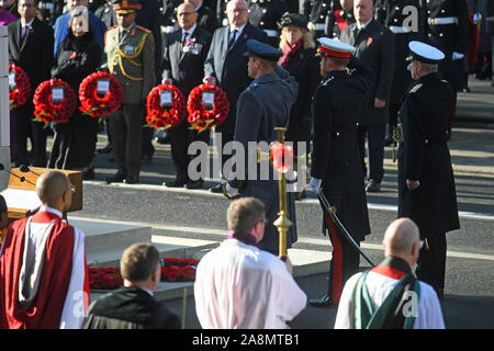 (Da sinistra a destra) il duca di Cambridge, il Duca di Sussex e il Duca di York durante il ricordo la domenica il servizio presso il Cenotafio memorial in Whitehall, Londra centrale. Foto Stock