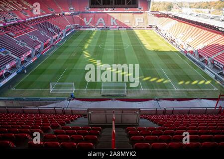 ENSCHEDE, 10-11-2019 , Stadio de Grolsch Veste , olandese Eredivisie Calcio, stagione 2019 / 2020.panoramica dello stadio di de Grolsch Veste durante la partita FC Twente - PEC Zwolle Foto Stock