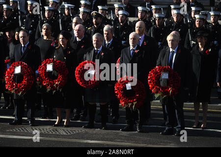 (Da sinistra a destra) vice leader del DUP Nigel Dodds, il gruppo del Partito europeo dei liberali democratici leader Jo Swinson, SNP Westminster leader Ian Blackford, leader laburista Jeremy Corbyn e il Primo Ministro Boris Johnson durante il ricordo la domenica il servizio presso il Cenotafio memorial in Whitehall, Londra centrale. Foto Stock