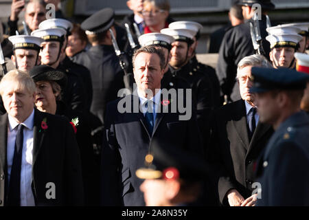 Londra, UK 10 Novembre 2019. Ricordo domenica presso il Cenotafio, Whitehall, Londra ex Primo Ministro David Cameron (centro) al credito Ian DavidsonAlamy Live News Foto Stock