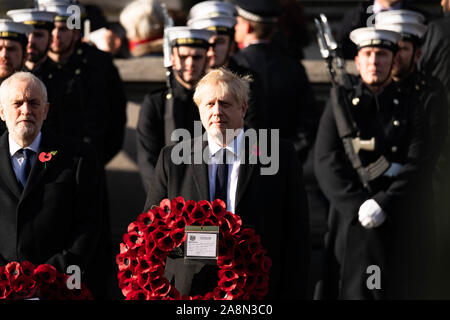 Londra, UK 10 Novembre 2019. Ricordo domenica presso il Cenotafio, Whitehall, Londra Boris Johnson MP PC Primo Ministro (centro) al credito Ian DavidsonAlamy Live News Foto Stock