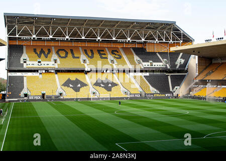 Wolverhampton, Regno Unito. Il 10 novembre 2019. Vista generale del Molineux davanti alla Premier League match tra Wolverhampton Wanderers e Aston Villa al Molineux, Wolverhampton domenica 10 novembre 2019. (Credit: Alan Hayward | MI News) La fotografia può essere utilizzata solo per il giornale e/o rivista scopi editoriali, è richiesta una licenza per uso commerciale Credito: MI News & Sport /Alamy Live News Foto Stock