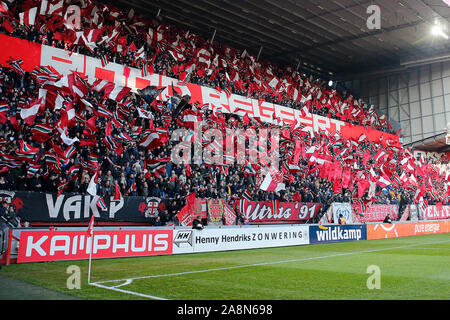 ENSCHEDE, 10-11-2019, Stadio de Grolsch Veste, stagione 2019 / 2020, olandese Eredivisie, fan del FC Twente durante la partita FC Twente - PEC Zwolle. Foto Stock