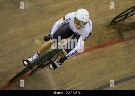 Glasgow, Regno Unito. Il 10 novembre 2019. Le Germanie Emma Hinze passa attraverso per le semifinali nella sprint femminile a Chris Hoy Velodrome in Glasgow. Novembre 10, 2019 Dan-Cooke credito/Alamy Live News Foto Stock