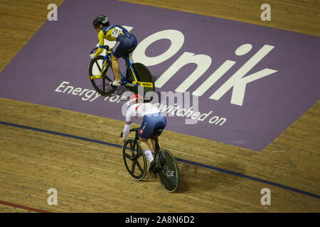 Glasgow, Regno Unito. Il 10 novembre 2019. Olena Starikova passa attraverso per le semifinali battendo il grande britannici Katy Marchant nel Womens Sprint di Chris Hoy Velodrome in Glasgow. Novembre 10, 2019 Dan-Cooke credito/Alamy Live News Foto Stock