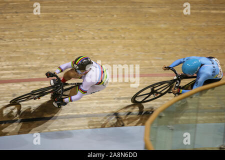 Glasgow, Regno Unito. Il 10 novembre 2019. Sze Wan Lee passa attraverso per le semifinali nella sprint femminile a Chris Hoy Velodrome in Glasgow. Novembre 10, 2019 Dan-Cooke credito/Alamy Live News Foto Stock