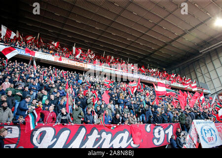 ENSCHEDE, 10-11-2019, Stadio de Grolsch Veste, stagione 2019 / 2020, olandese Eredivisie, fan del FC Twente durante la partita FC Twente - PEC Zwolle. Foto Stock