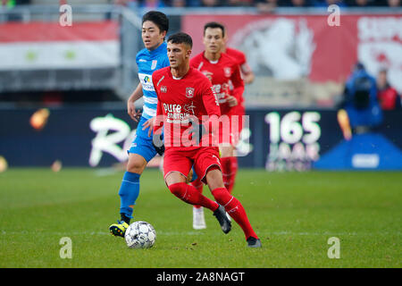 ENSCHEDE, 10-11-2019, Stadio de Grolsch Veste, stagione 2019 / 2020, olandese Eredivisie, FC Twente player Rafik Zekhnini durante la partita FC Twente - PEC Zwolle. Foto Stock