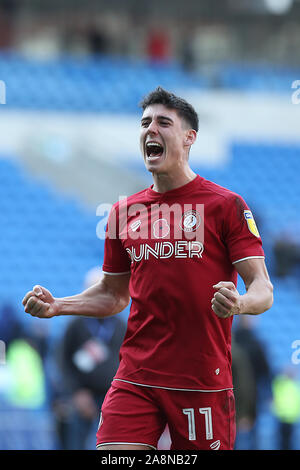 Cardiff, Regno Unito. Decimo Nov, 2019. Callum O'Dowda di Bristol City celebra la vittoria nel cielo EFL scommessa match del campionato tra Cardiff City e la città di Bristol al Cardiff City Stadium di Cardiff, Galles il 10 novembre 2019. Foto di Dave Peters. Solo uso editoriale, è richiesta una licenza per uso commerciale. Nessun uso in scommesse, giochi o un singolo giocatore/club/league pubblicazioni. Credit: UK Sports Pics Ltd/Alamy Live News Foto Stock