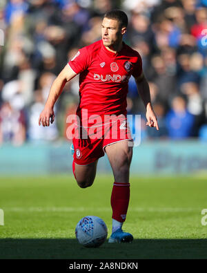 Cardiff, Regno Unito. Decimo Nov, 2019. 10 novembre 2019; Cardiff City Stadium di Cardiff, GLAMORGAN, GALLES; Campionato inglese di calcio, Cardiff City versus Bristol City; Tommy Rowe di Bristol City porta la palla in avanti - rigorosamente solo uso editoriale. Nessun uso non autorizzato di audio, video, dati, calendari, club/campionato loghi o 'live' servizi. Online in corrispondenza uso limitato a 120 immagini, nessun video emulazione. Nessun uso in scommesse, giochi o un singolo giocatore/club/league pubblicazioni Credit: Azione Plus immagini di sport/Alamy Live News Foto Stock