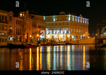 Vista notturna del centro di Aveiro Portogallo Foto Stock