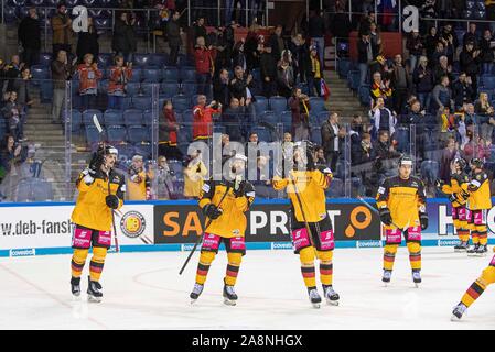 Tripudio finale Team GER, giro d'onore per i giocatori Germania (GER) - Russia (RUS) 4: 3, su 07.11.2019 Hockey, Germania Tazza da 7.-10.11.2019 in Krefeld / Germania. | Utilizzo di tutto il mondo Foto Stock