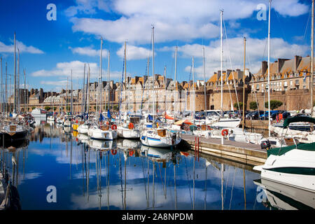 Una vista delle banchine di Saint Malo Foto Stock